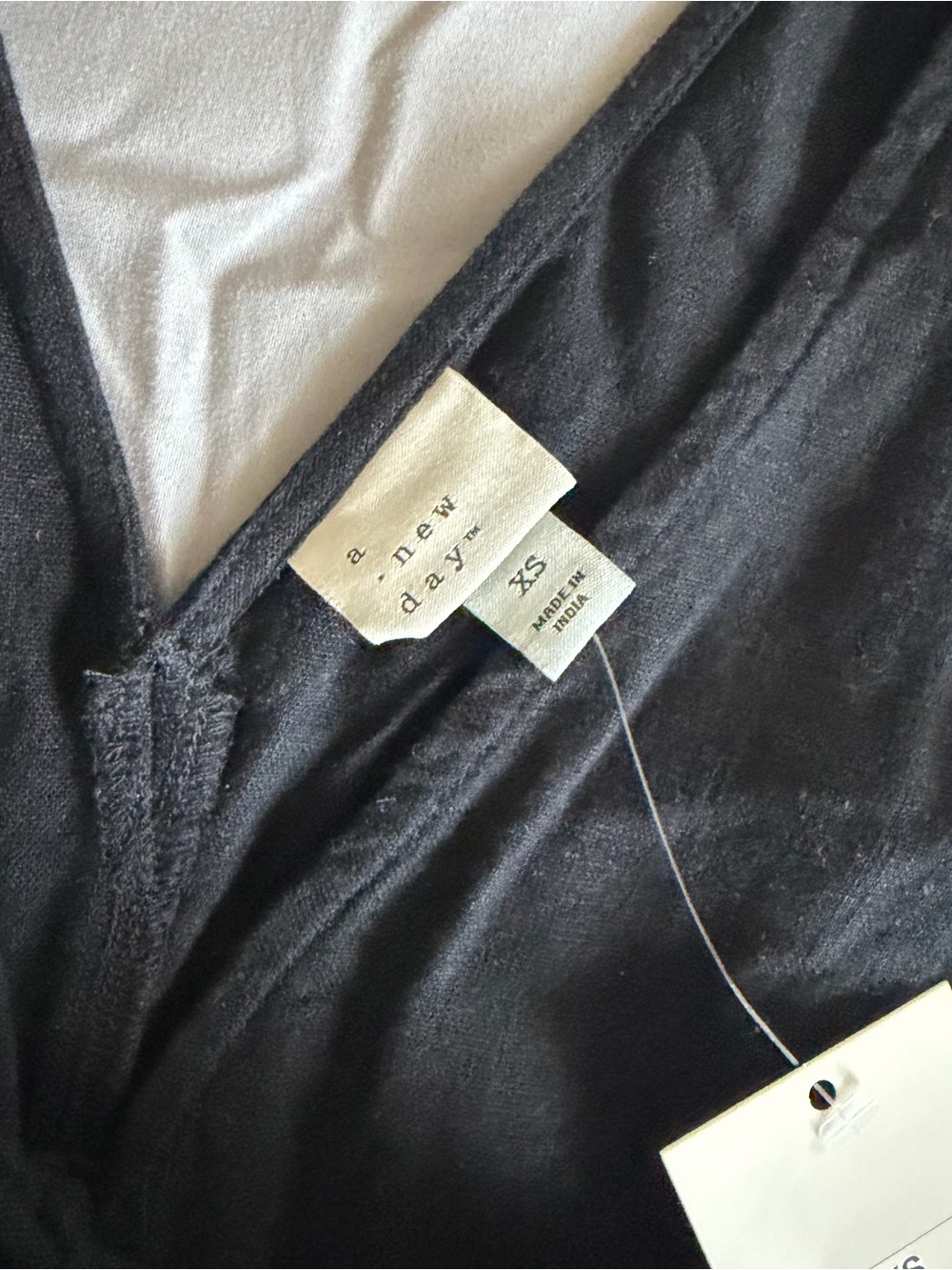 BLACK LINEN TOP - Picture 3 of 4